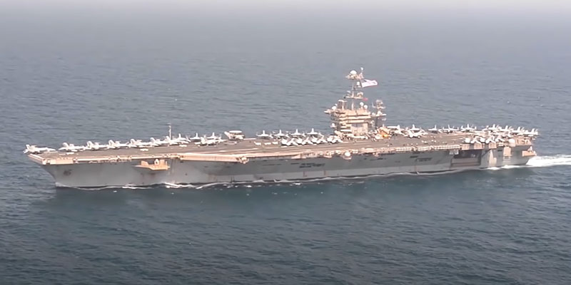 El portaaviones USS Harry S Truman, navega en compañía de cinco buques y uno o dos posibles submarinos.