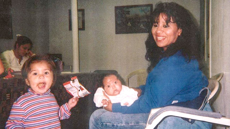 Melissa Lucio, con dos de sus hijas.