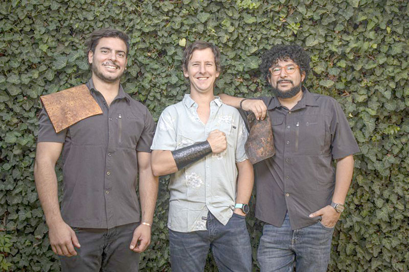 Hernán Rebolledo, José Miguel Figueroa y Pablo Zamora, tres soñadores en la aventura de producir "cuero vegano". Foto cortesía Pablo Sanhueza.