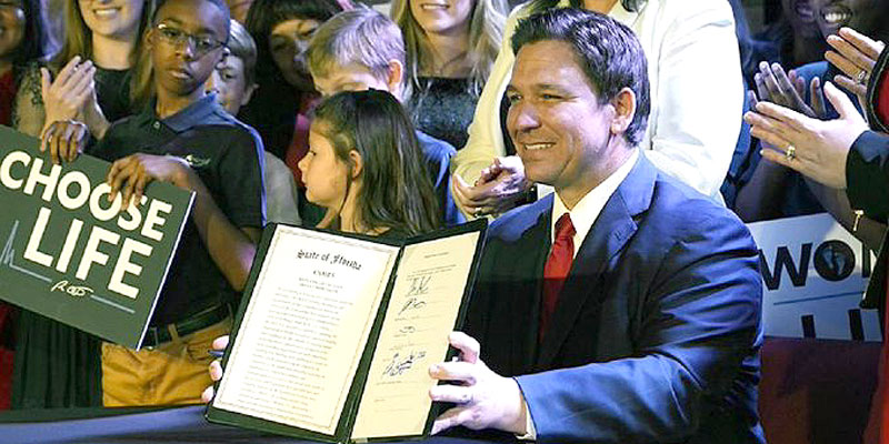 Ya algunas familias de Florida están recibiendo cheques por correo, firmados por el gobernador Ron DeSantis.