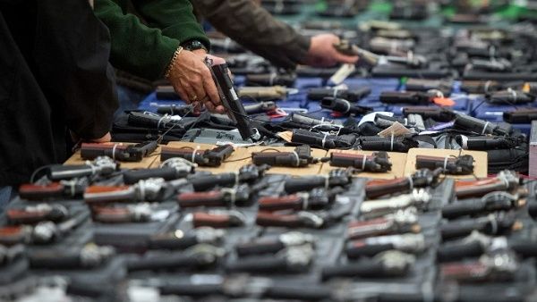 El acceso a las armas debe ser reglamentado, con controles mucho más estrictos.