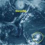 Imagen satelital del huracán Danielle, la tormenta tropical Earl y una tormenta en desarrollo (en el círculo). 