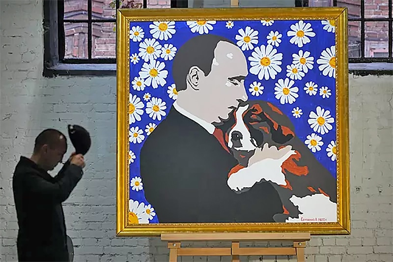 El artista Alexei Sergienko, exhibió en cuadro "Putin con un cachorro", en el contexto del cumpleaños. 