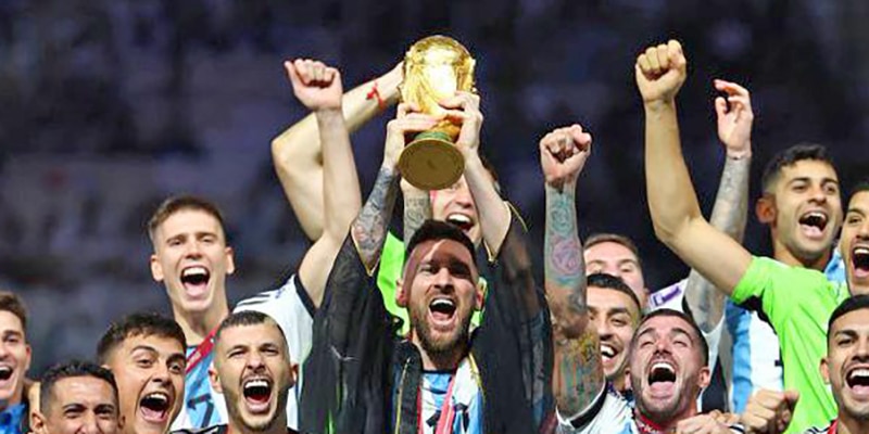 Argentina se coronó con el máximo título mundial, por tercera vez en su historia futbolística, en una final a penales de infarto.