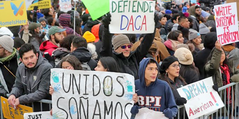 Se cuestiona la legalidad del programa DACA, por parte de los republicanos, quienes piden su eliminación.