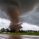 Varios tornados han cobrado varias vidas, en el oeste y sur de EEUU, además de destruir todo a su paso.