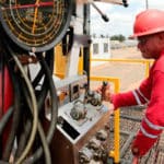 La producción petrolera venezolana apenas supera los 600 mil barriles diarios.