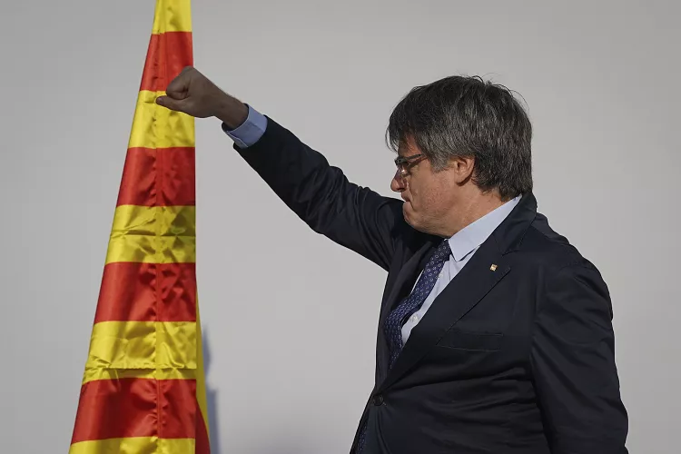 Puigdemont aparece en el escenario en Barcelona