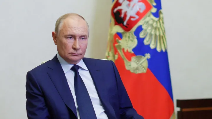 El presidente de Rusia, Vladímir Putin, asiste a una reunión por videoconferencia en las afueras de Moscú, el 8 de agosto de 2024. (Sputnik/Gavriil Grigorov/Kremlin vía Reuters)